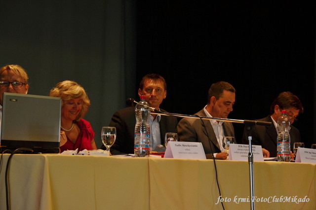 JUDr. Peter Hajduček, zástupca riaditeľa MMK (v strede)