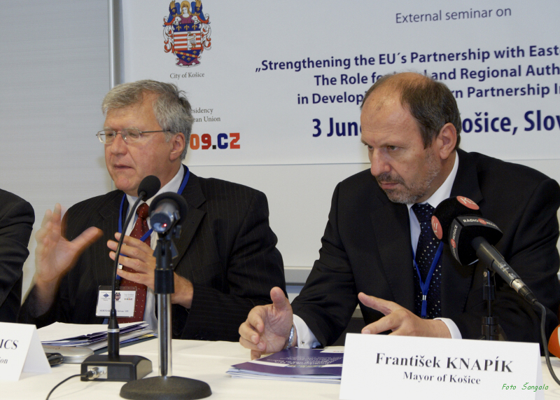 István Sértö-Radics (Maďarsko), predseda Komisie RELEX s primátorom Košíc na tlačovej konferencii