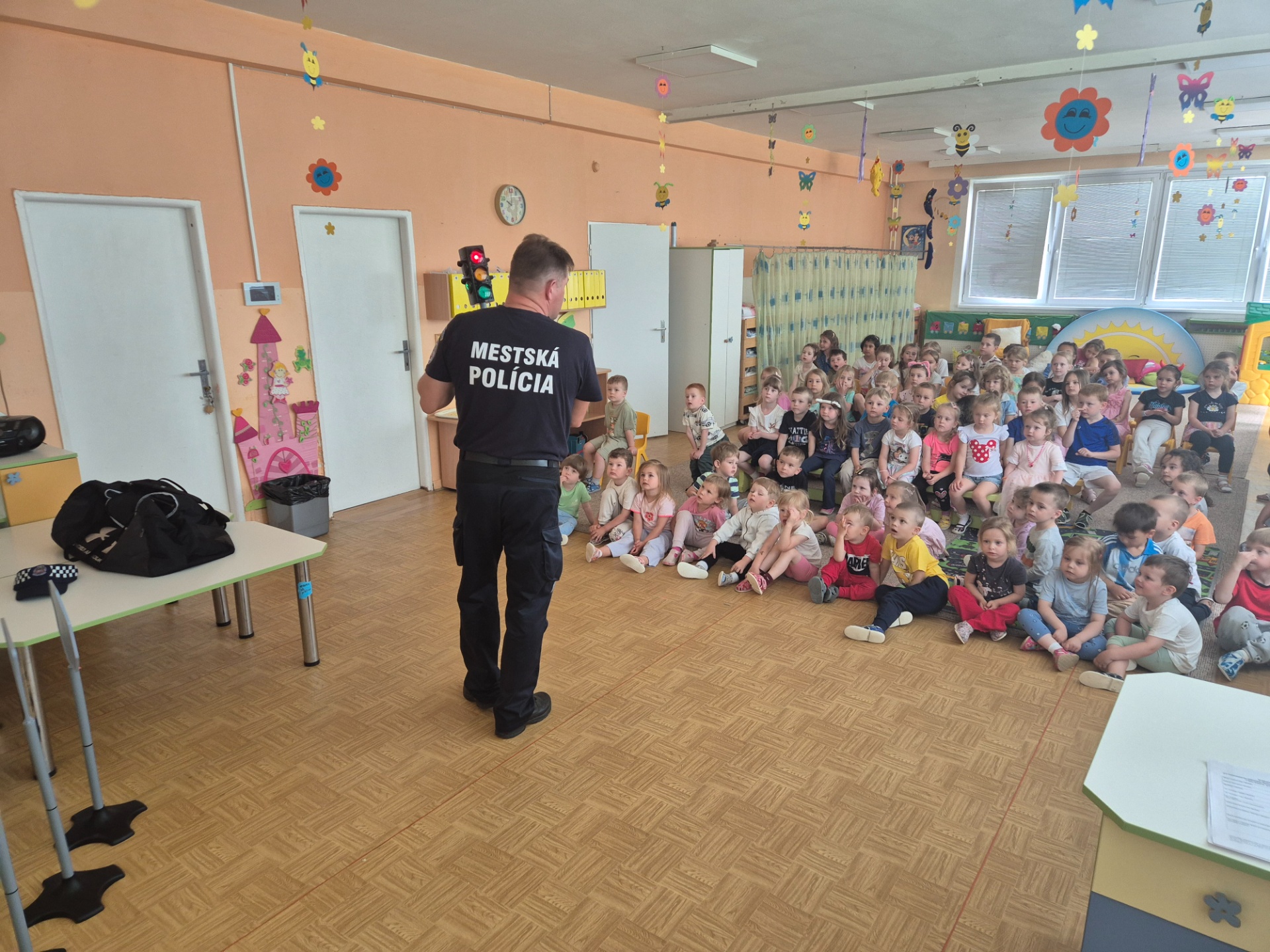 Mestská polícia v júni nezaháľala: Preventisti pripravili pre deti zážitky na policajnej stanici aj na pláži