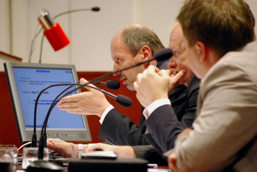 rokovanie mimoriadneho mestského zastupiteľstva 30. júla 2009 c
