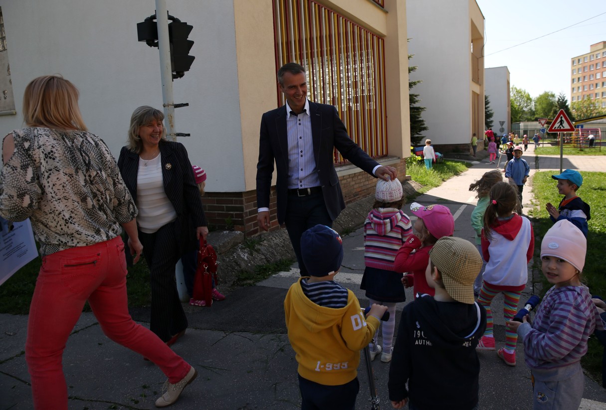 Primátor Richard Raši sa na opravy školských budov prišiel pozrieť osobne