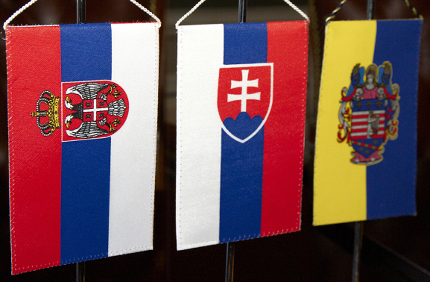 vlajky Srbska, Slovenska a Košíc