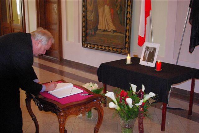 Joseph Daul podpísal kondolenčnú listinu 