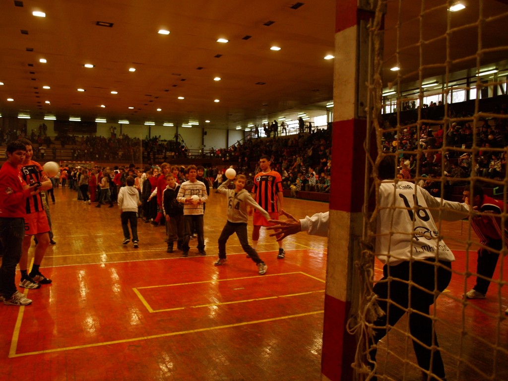 Hráči MHK Košice zapájali deti do hry