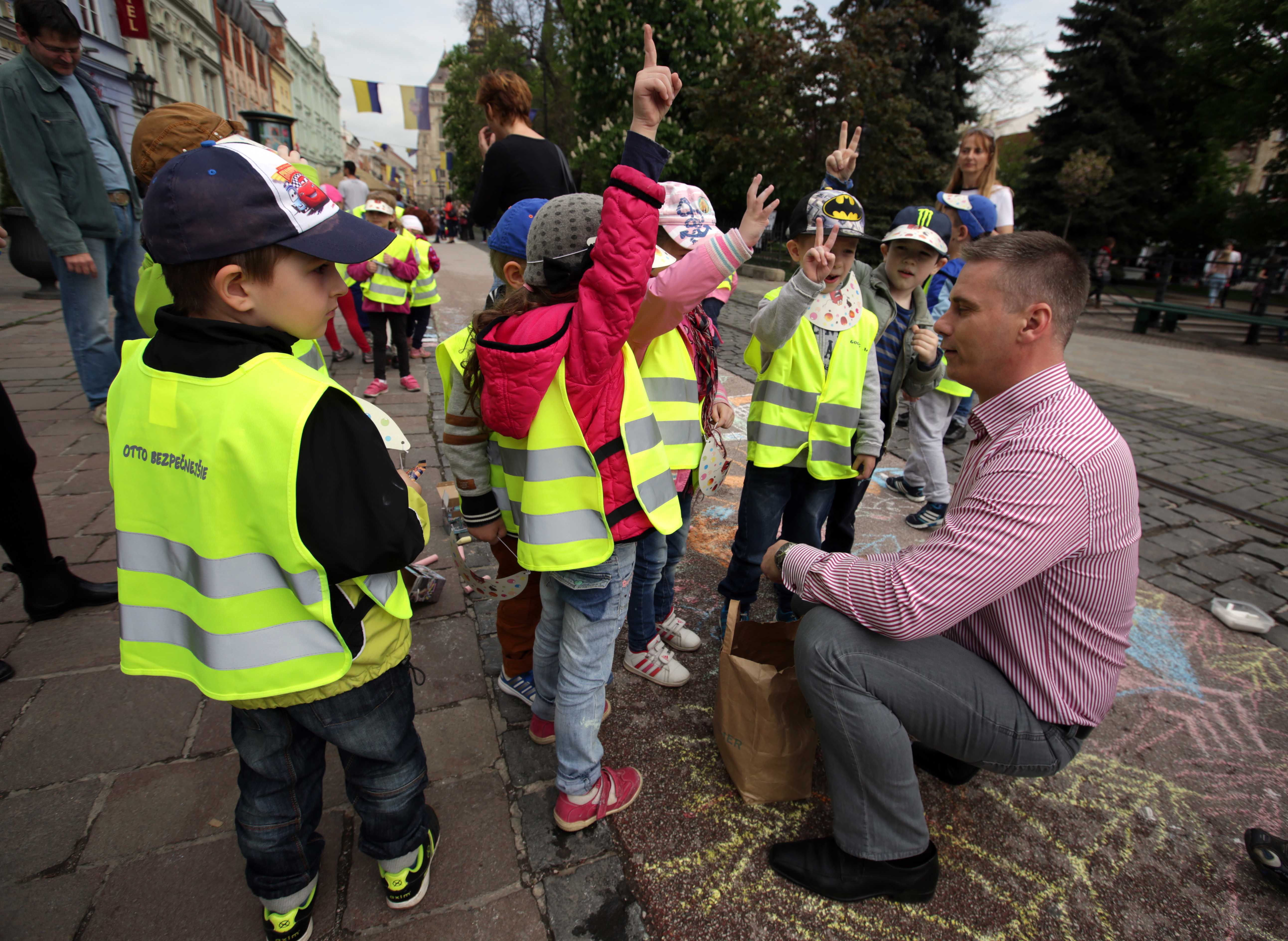 Viceprimátor rozdáva sladké dobroty