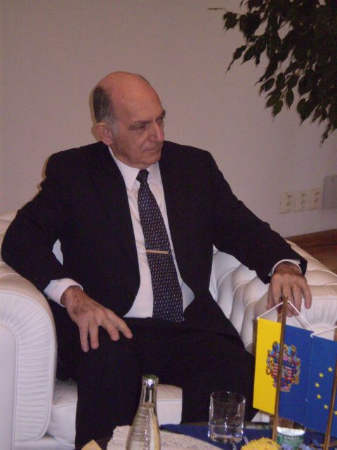 Jeho Excelencia David Paulovich Escalon