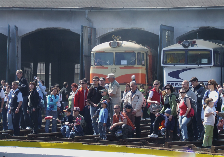 na lokomotívu Katku a rušňoparádu sa prišli pozrieť tisíce návštevníkov
