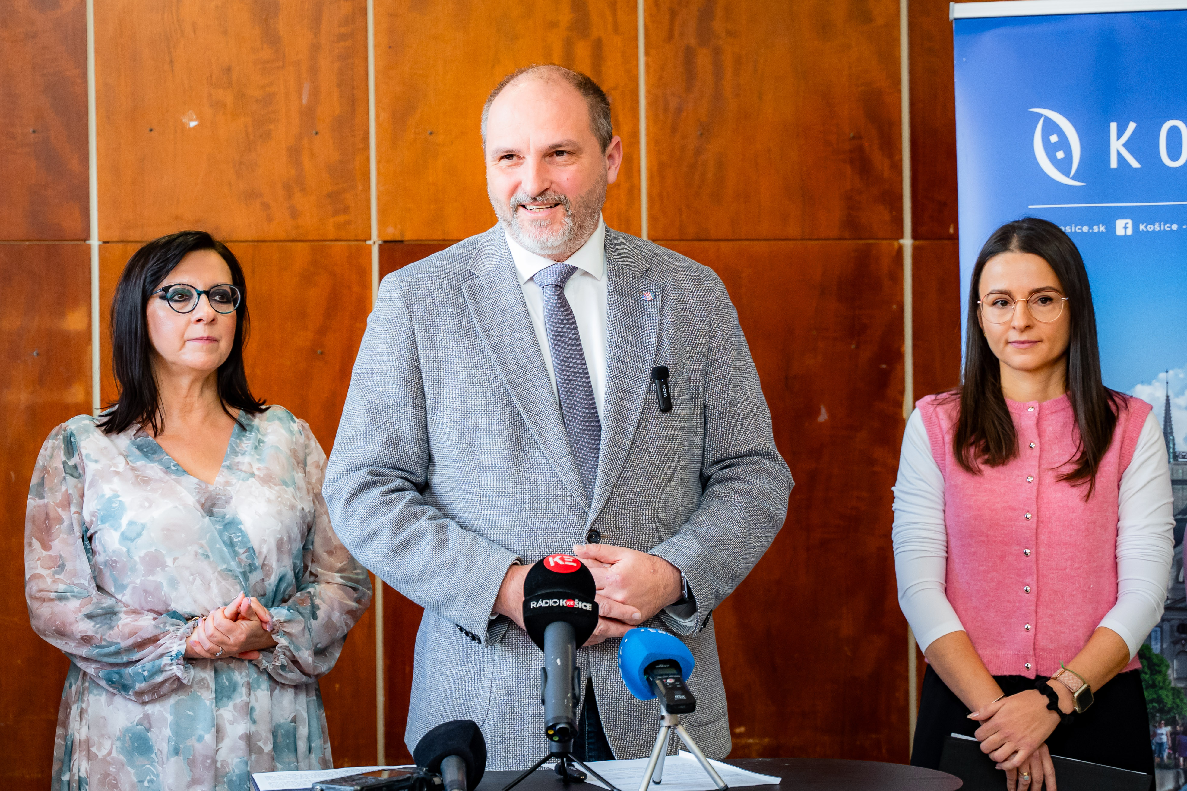 Tlačový brífing s vedením mesta, so zástupcami FF UPJŠ,  Psychosociálneho centra a ZŠ