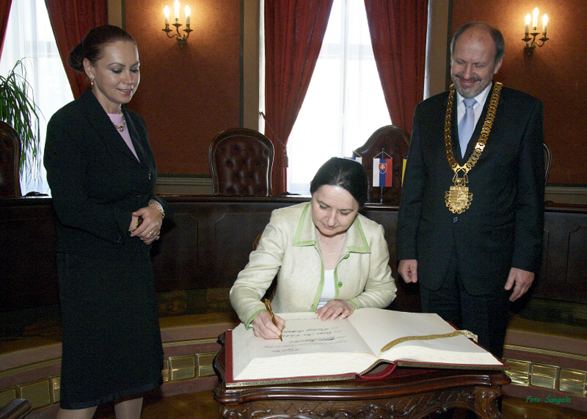 Dr. Bosa Nenadić sa podpísala do kroniky mesta