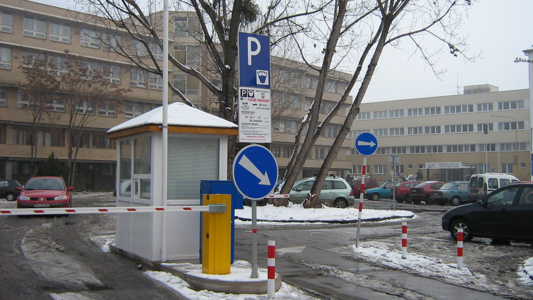 Parkovisko na ul. Kasárenské námestia