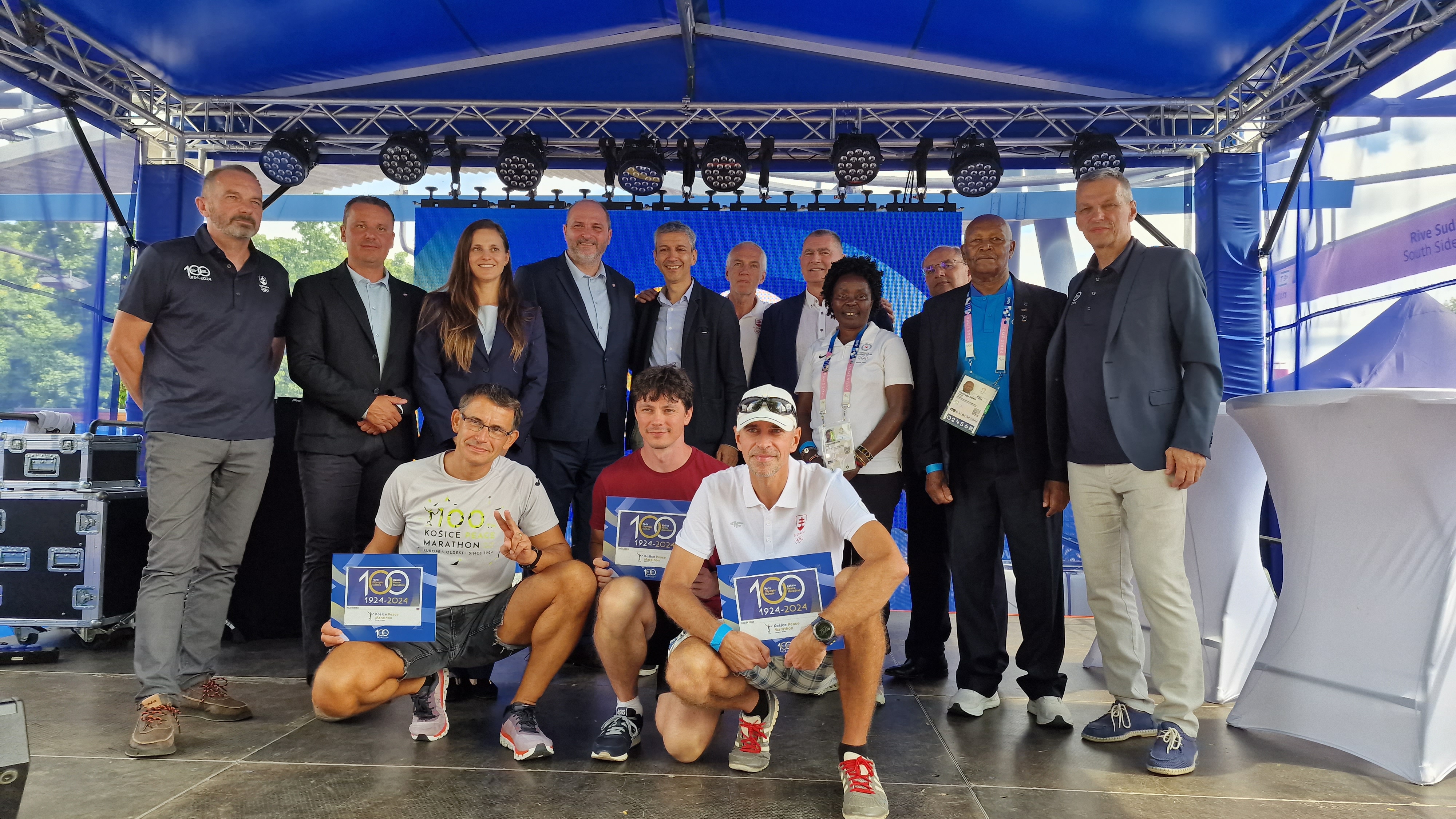 Medzinárodný maratón mieru sa po 100 rokoch vrátil do Paríža