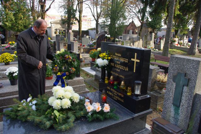 Verejný cintorín, hrob štefana Kaifera, starosta mesta v roku 1945