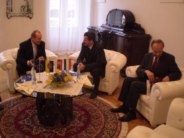 Viceprimátor M.Čečko, veľvyslanec Maďarska A. Heizer a generálny konzul J. Szerencsés