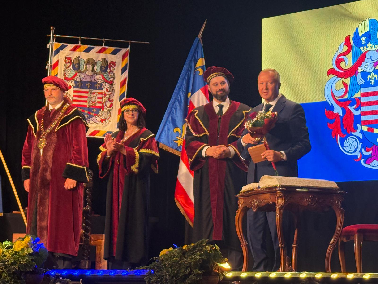 Profesor František Sabol si za Kardioústav Agel preberá Cenu mesta