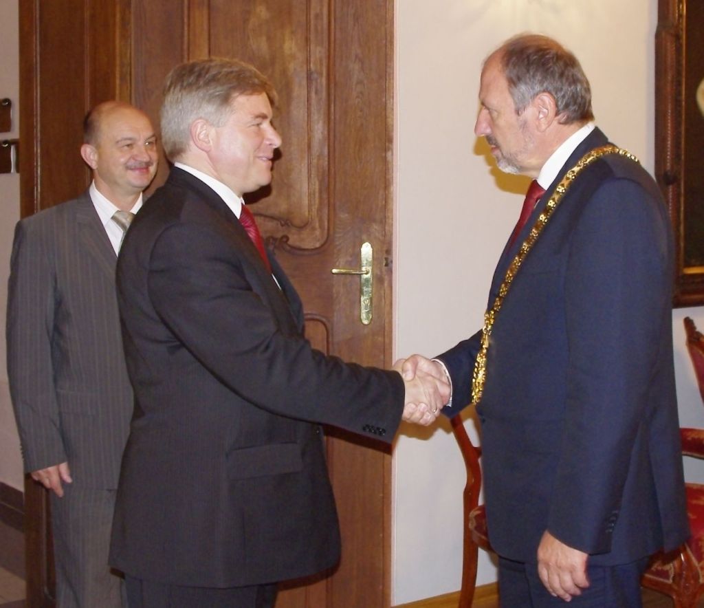 Mayor Knapík receives the guests from Krosno