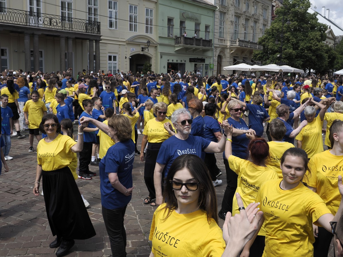 Tancujúci žiaci a študenti