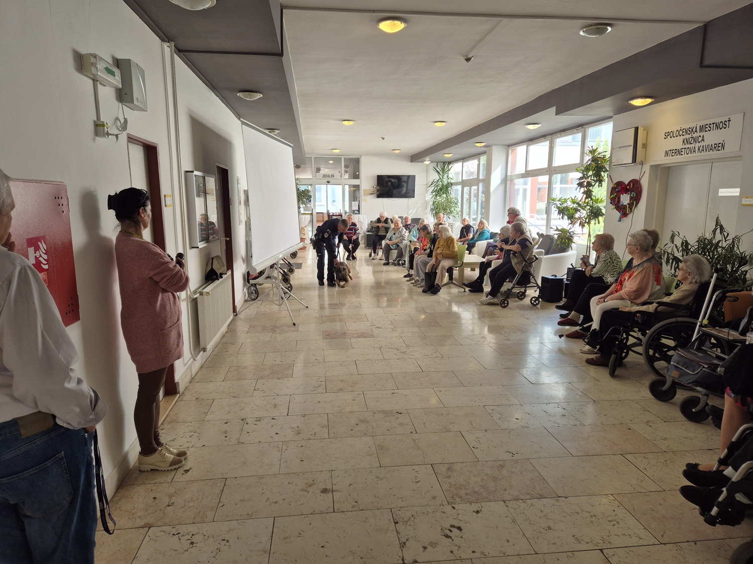 Apríl v znamení prevencie: Od bezpečných ciest až po ochranu seniorov