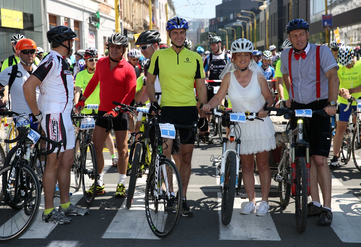 O jedenástej vyrazil z Košíc primátor Richard Raši spolu so svadobčanmi a 630-timi cyklistami