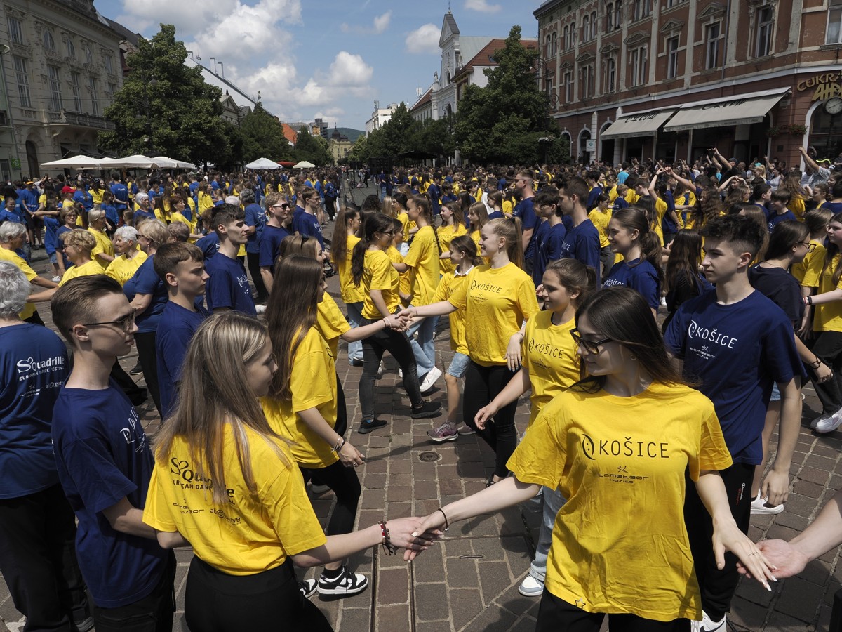 Tancujúci žiaci a študenti