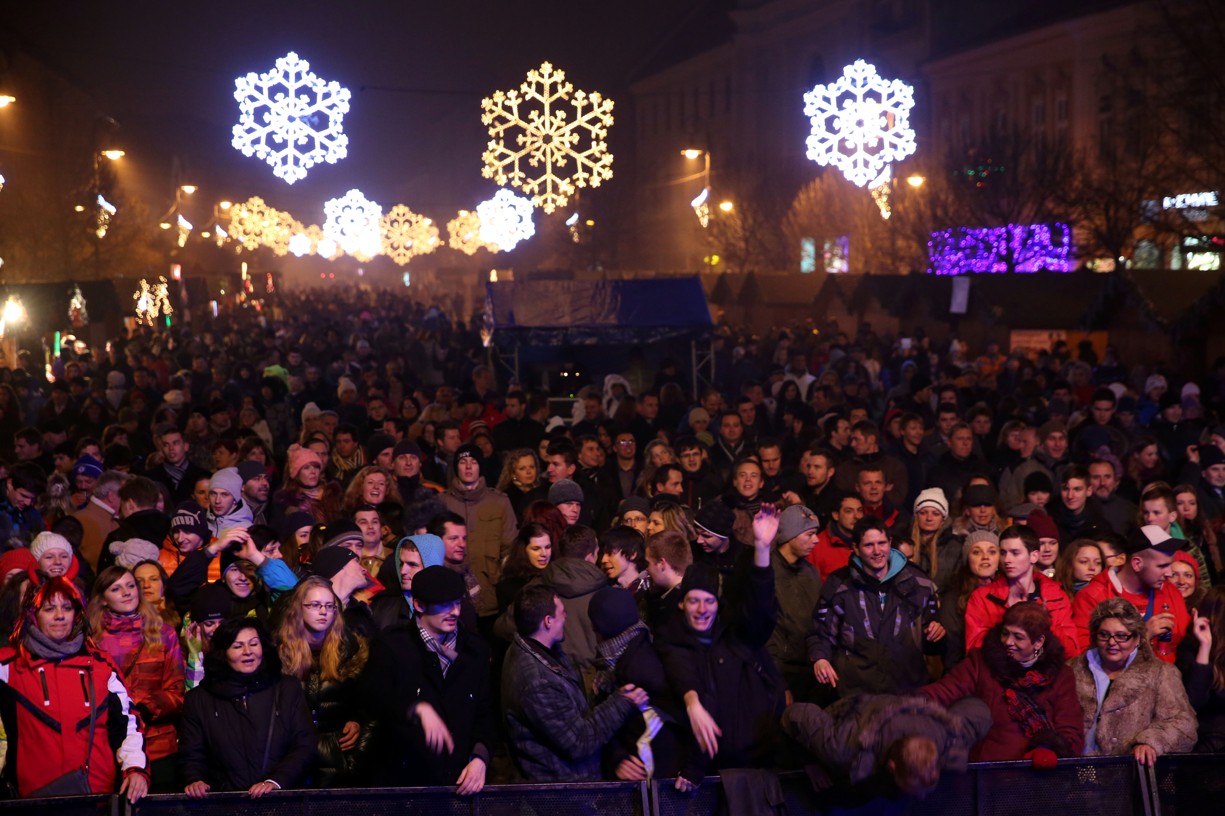 Večer sa košická Hlavná ulica zaplnila