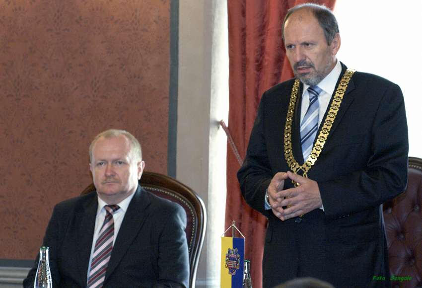 úspešný tím prijali primátor mesta F. Knapík a námestník primátora M. Čečko