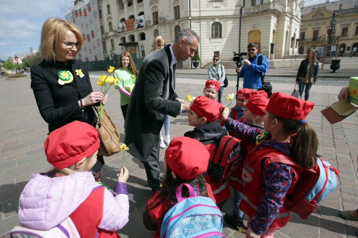 Deň narcisov v uliciach mesta