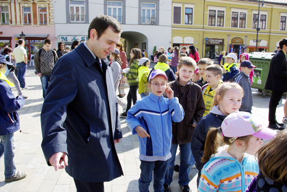 za samosprávu mesta  prišiel deti pozdraviť poslanec Jozef Filipko