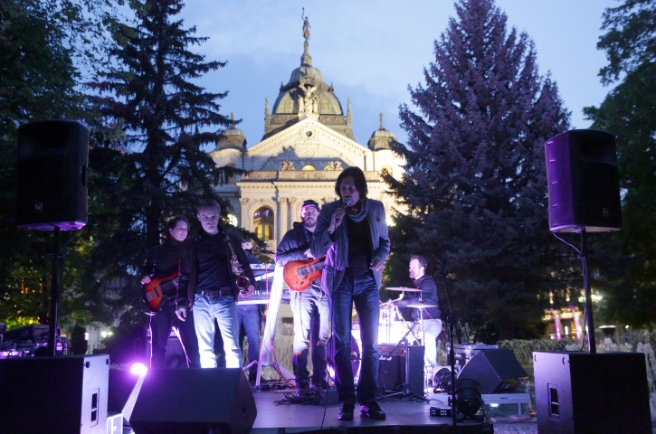 Romantický koncert vo fontáne