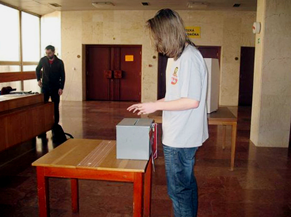 foto z priebehu volieb