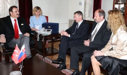 Hikmet Sahin, primátor Bursy, Vladimír Jakabčin, slovenský veľvyslanec v Turecku a košický primátor 