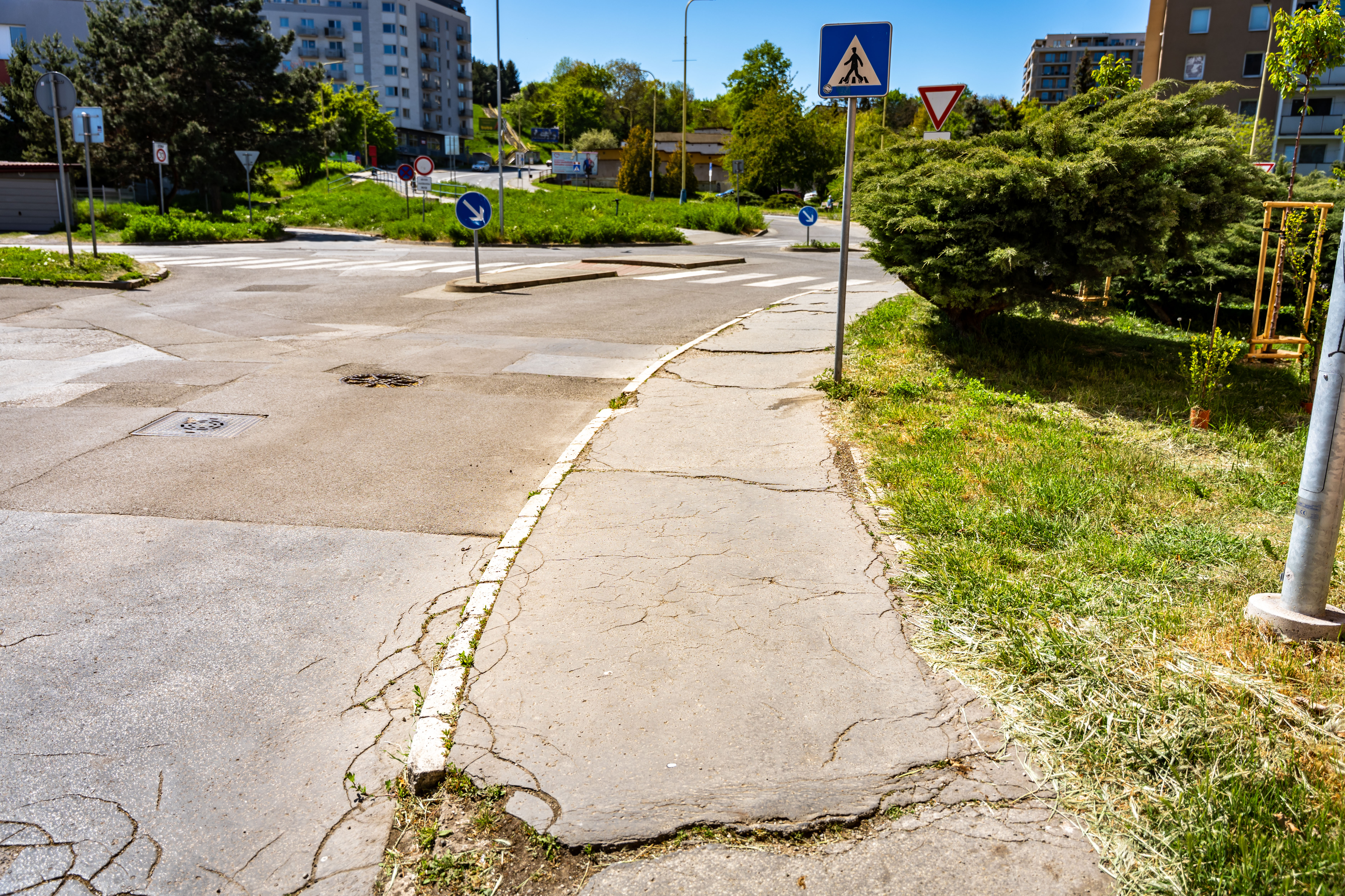 Chodník na Vojenskej ulici