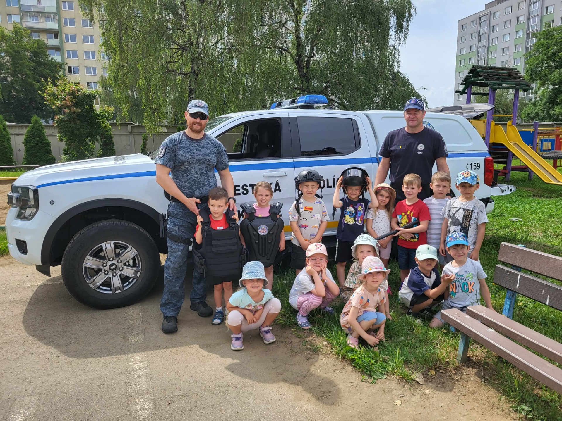 Mestská polícia v júni nezaháľala: Preventisti pripravili pre deti zážitky na policajnej stanici aj na pláži