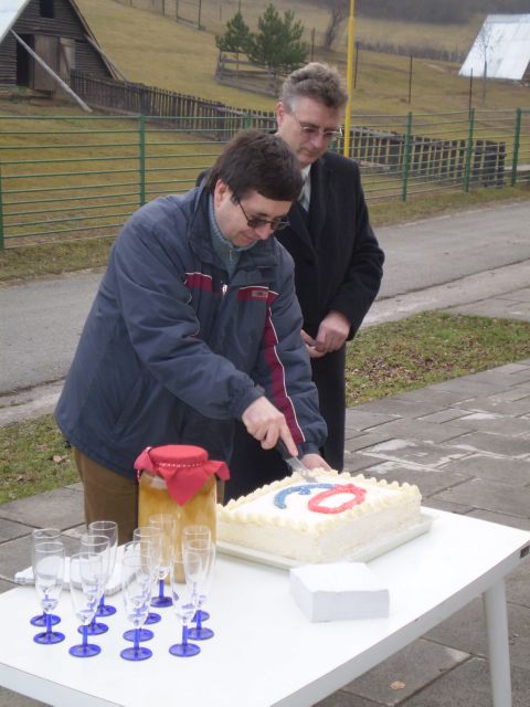 Slávnostné krájanie narodeninovej torty
