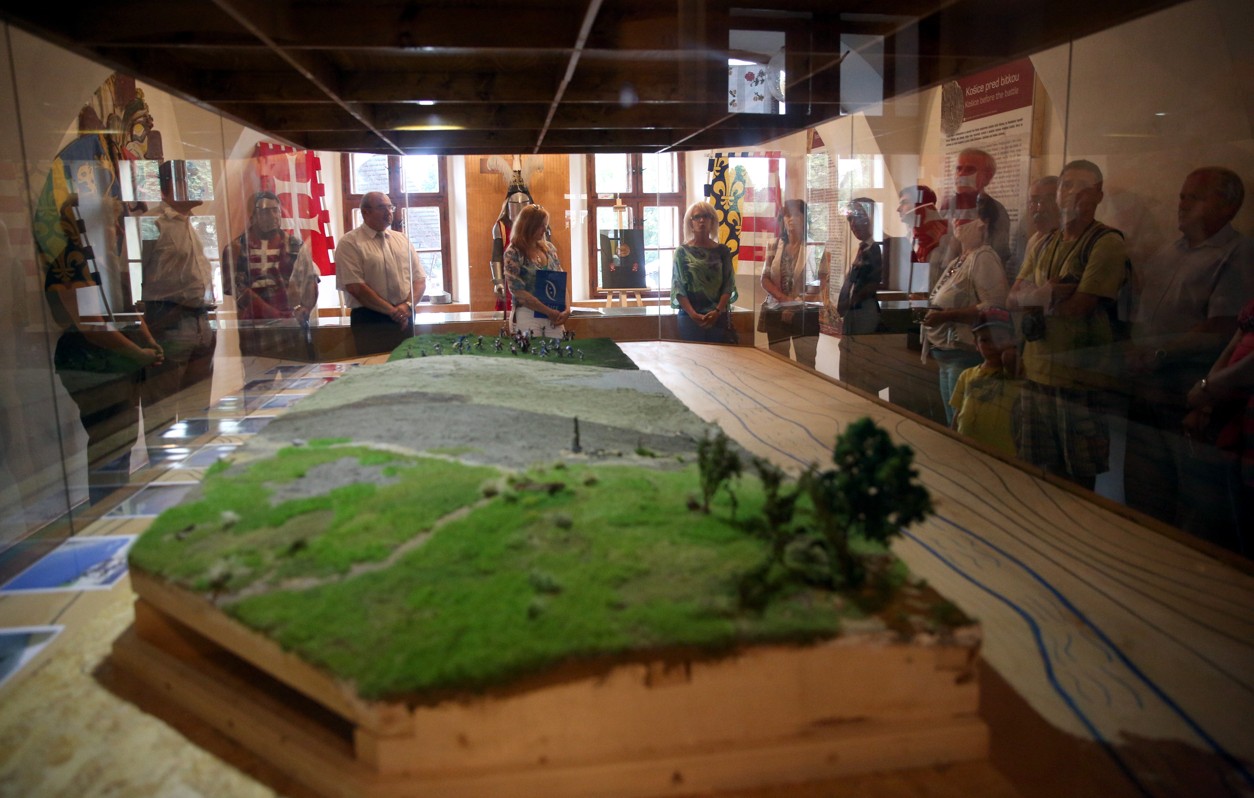 Expozície múzea Bitky pri Rozhanovciach sa rozrástla  o ďalšiu časť makety bojiska