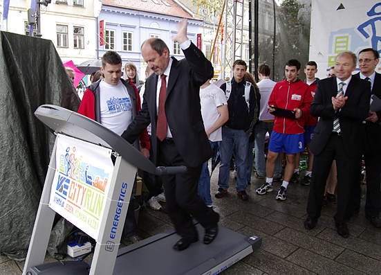 na bežiacom páse si zabehol aj primátor Košíc František Knapík