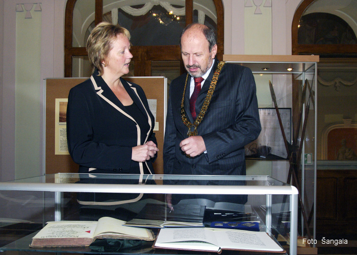 she viewed an exhibition of historical documents dedicated  to Jan Bocatius