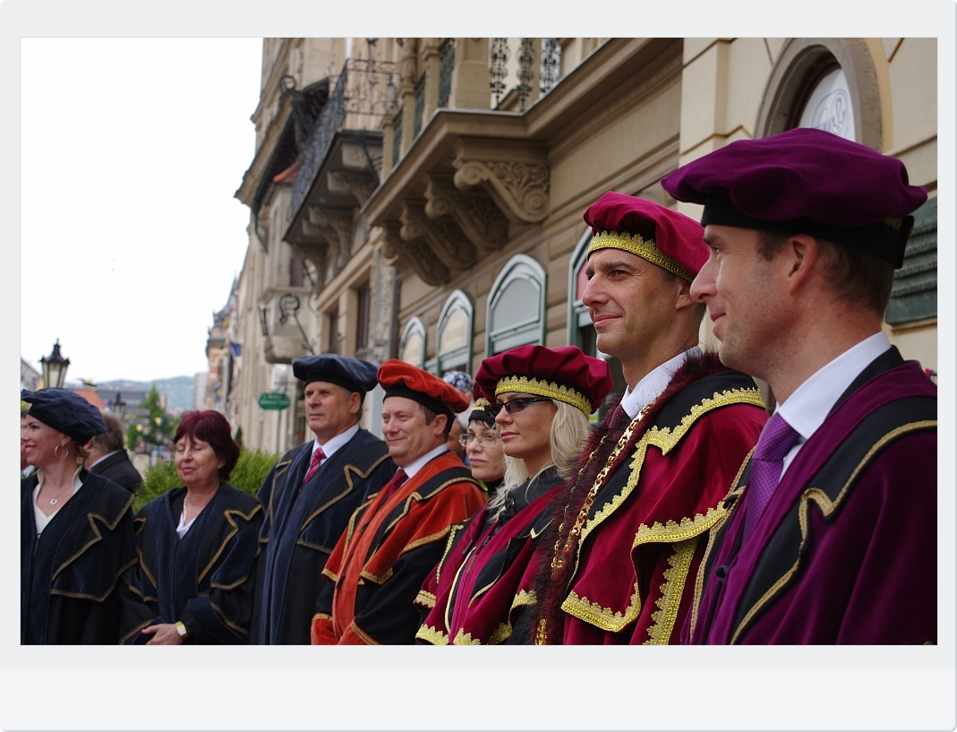 Vedenie Mesta Košice pred Historickou radnicou