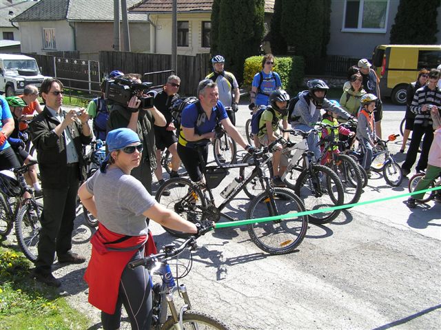 Prví cyklisti na novej trase 