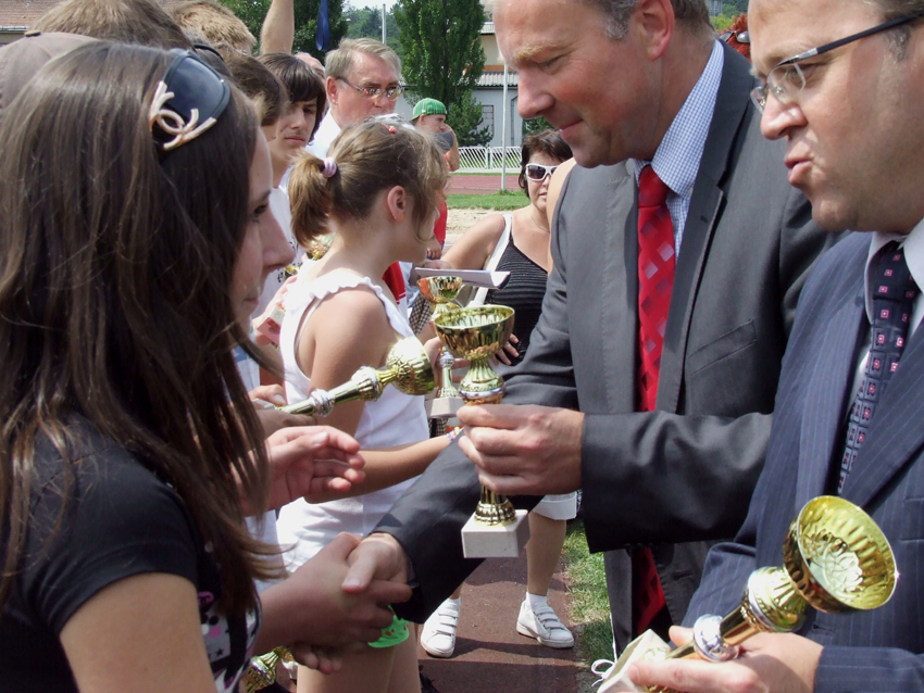 začal sa bohatý slávnostný ceremoniál