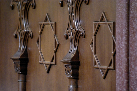 detail výzdoby v synagóge