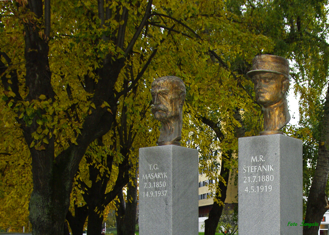 Spomienka pri pamätníku T.G.Masaryka a M.R.Štefánika