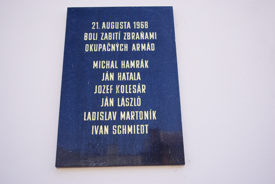 pamätná tabuľa občanom Košíc, ktorých zastrelili okupačné vojská v roku 1968