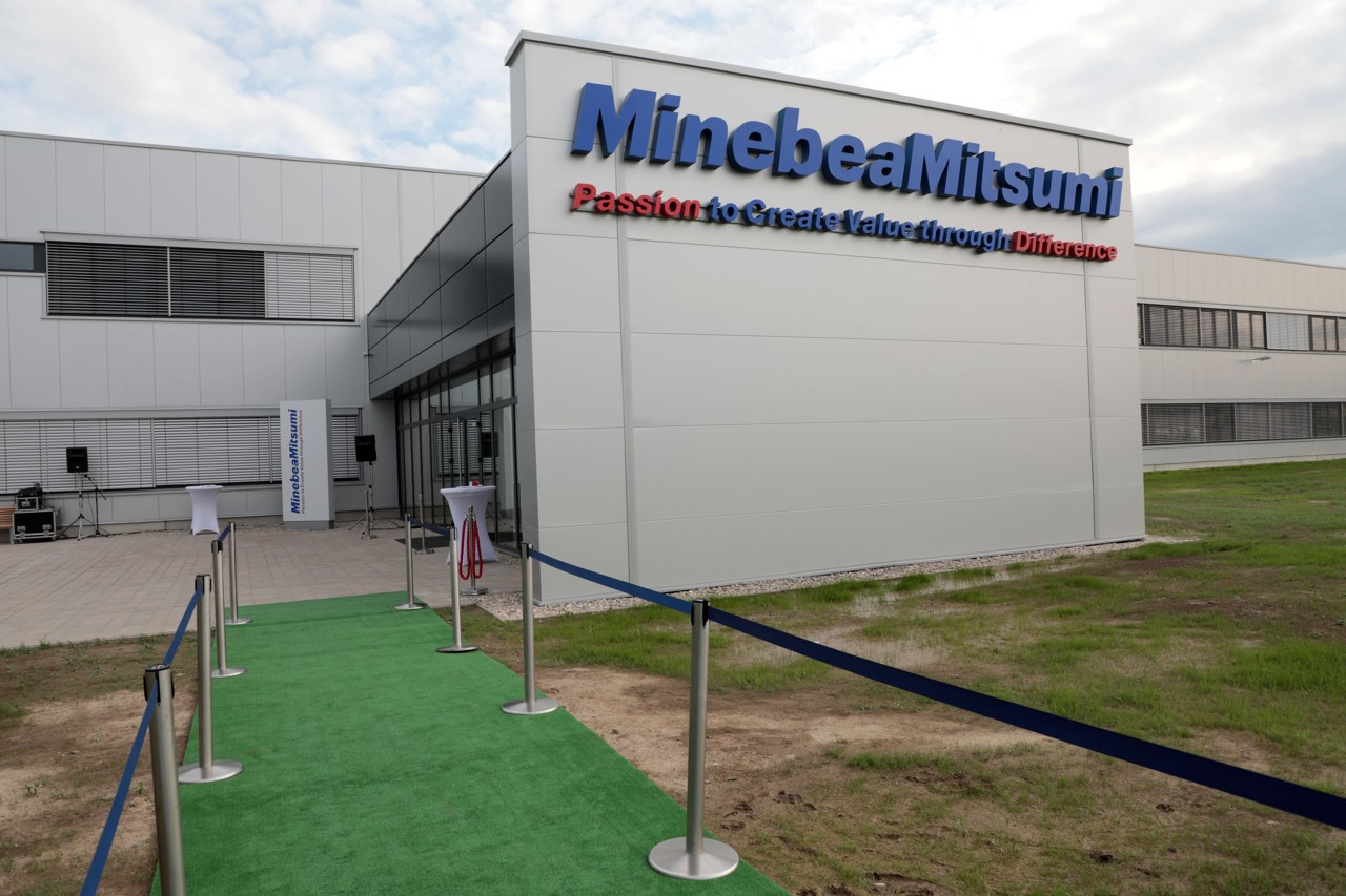  Spoločnosť Minebea otvorila v Košiciach výrobný závod
