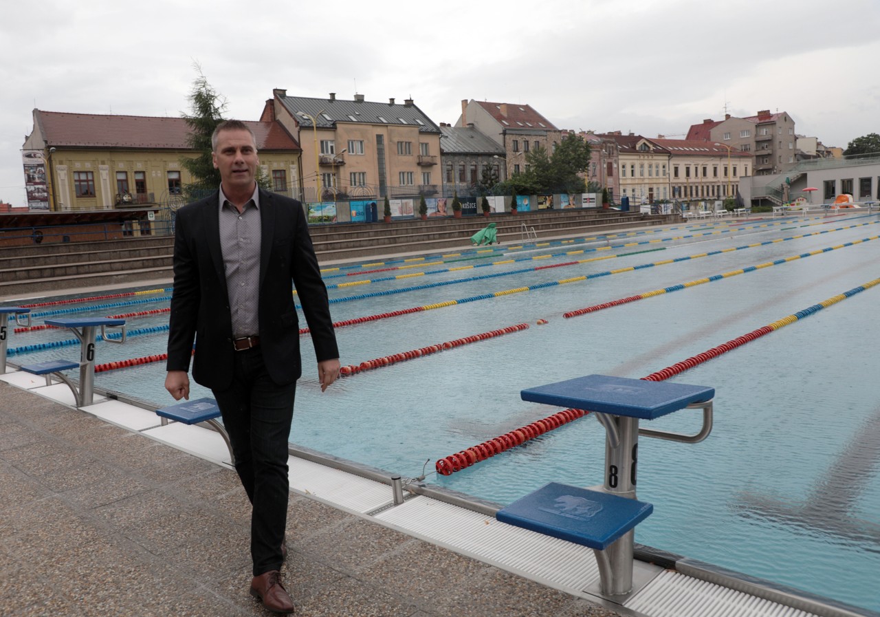 Viceprimátor Martin Petruško pozýva všetkých Košičanov užiť si leto pri vynovenom bazéne
