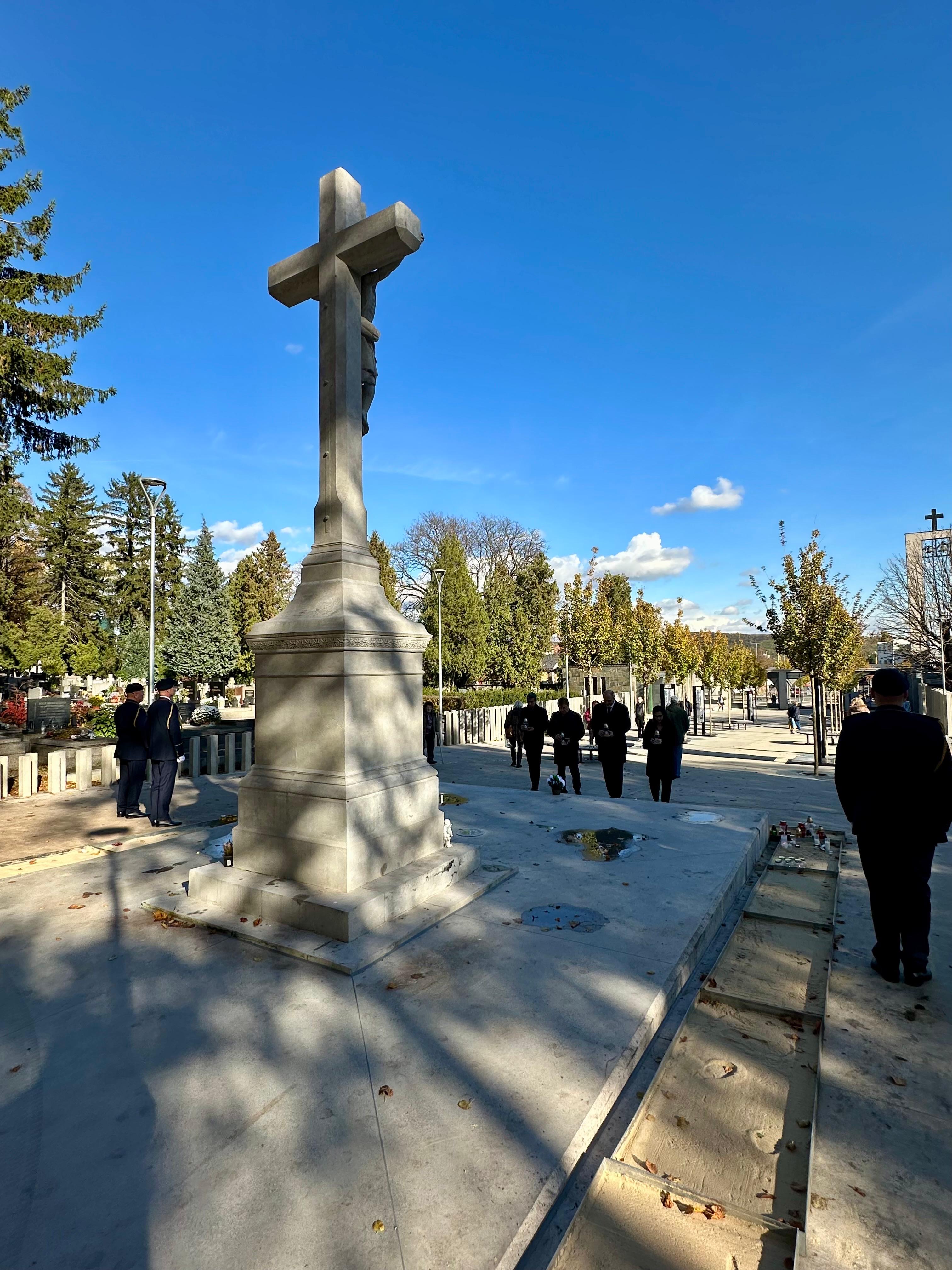 ab2cf27c-0d6e-41ec-971b-62191a526961