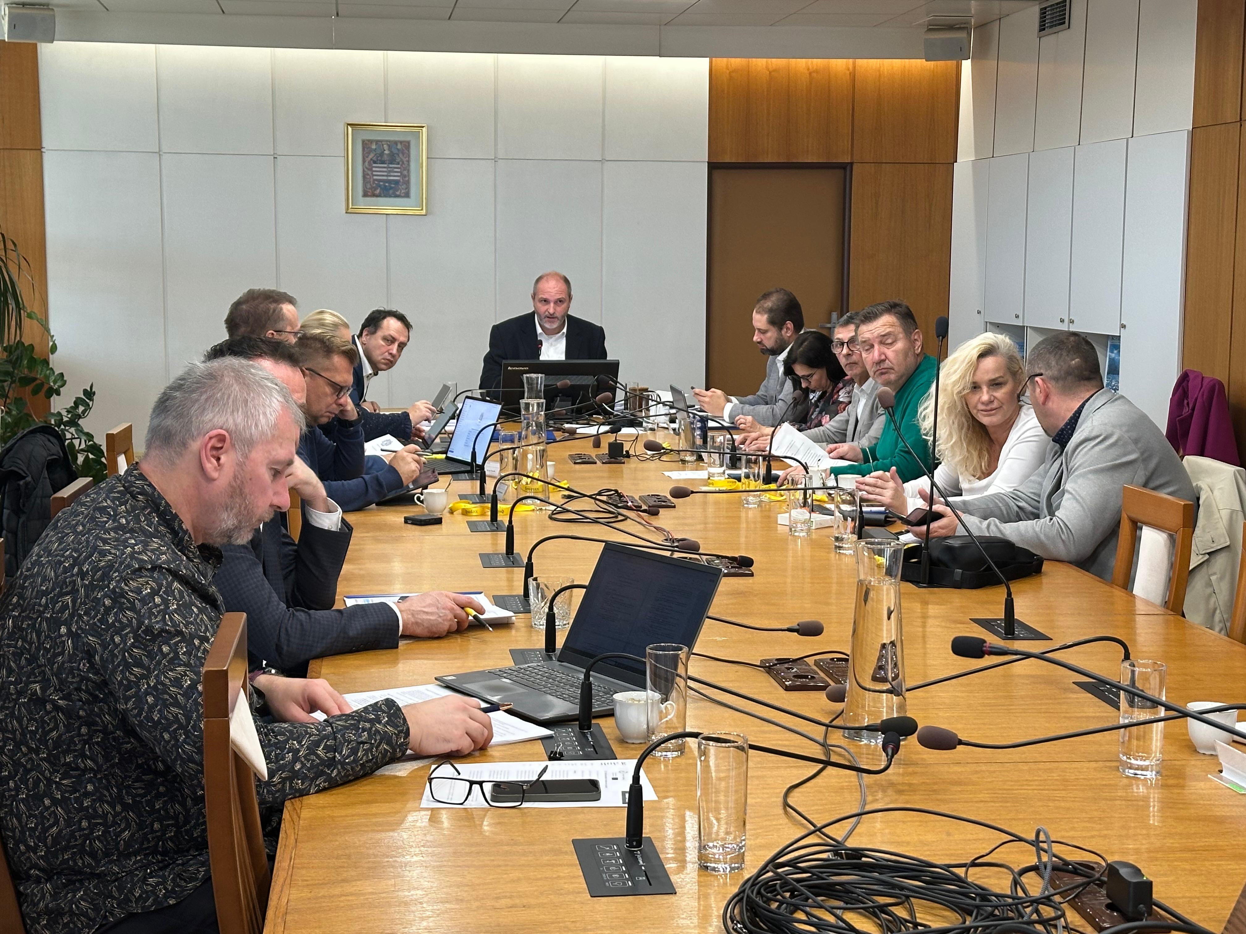 4d0bb023-4830-47d2-b599-ae207575001c