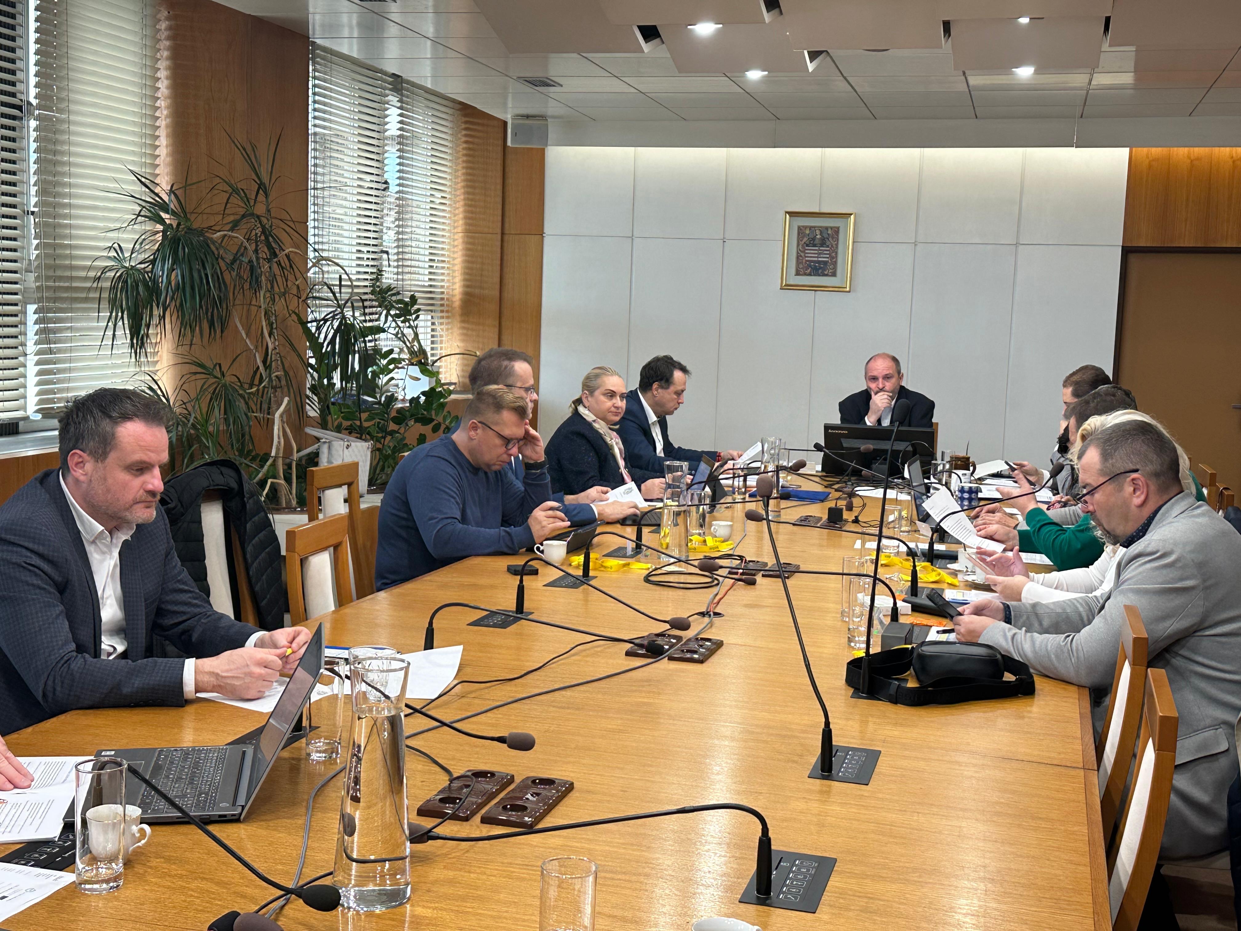 753093c7-30e5-40f2-8891-2b964b8ba9a1