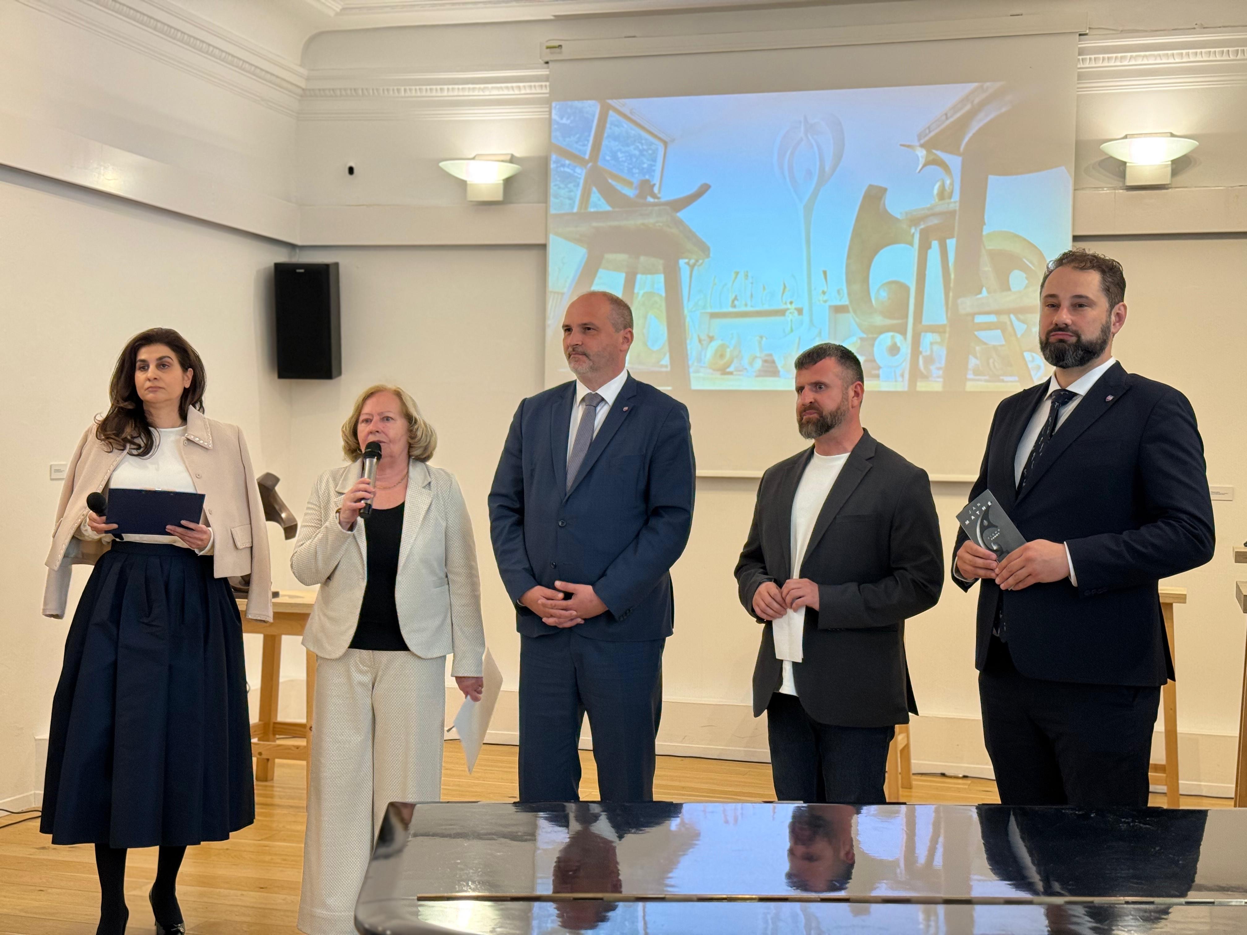 Slávnostné otvorenie výstavy sôch J. Mathého