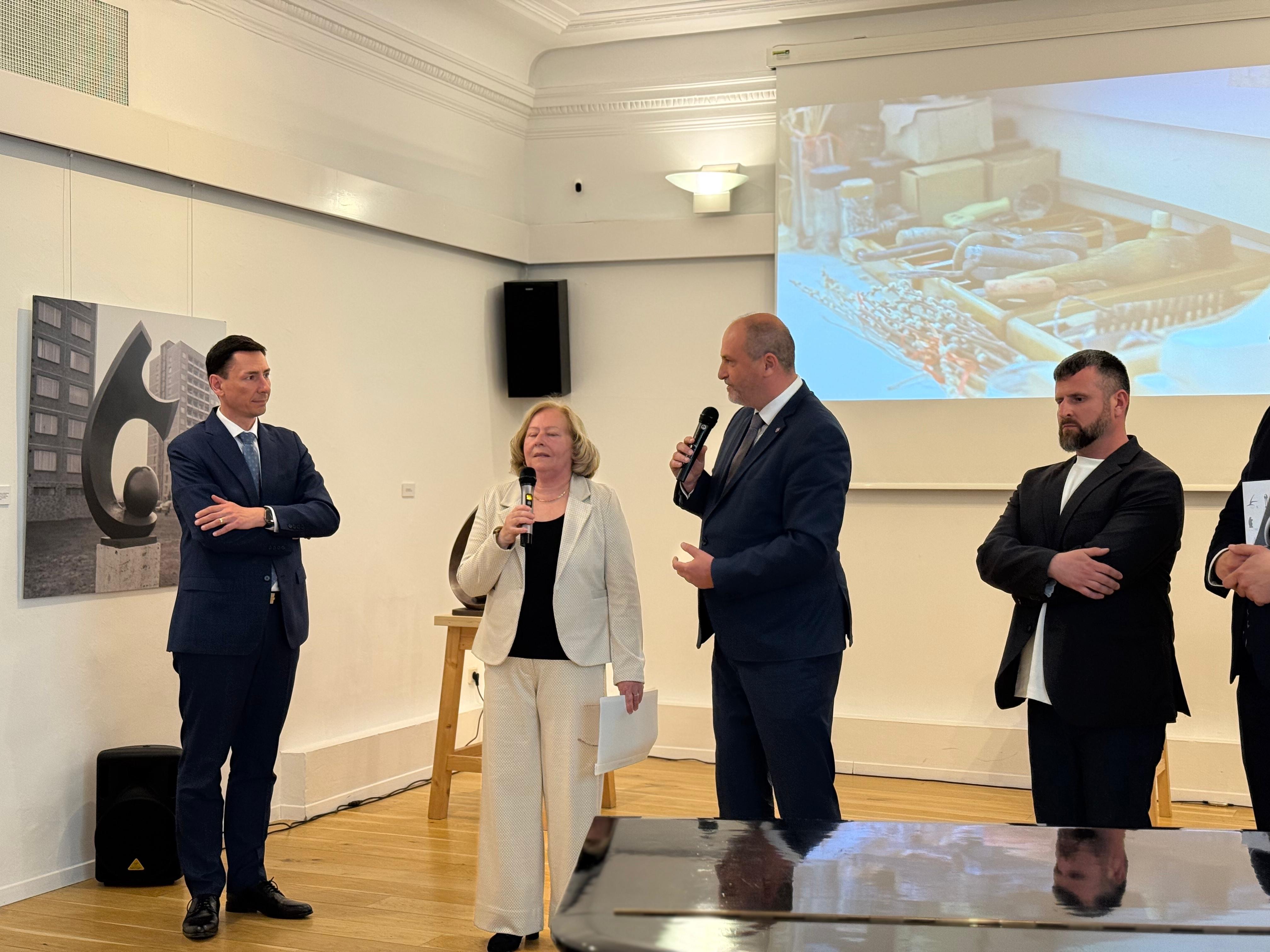 f7f5c414-87e1-4f10-990e-c271835f0014