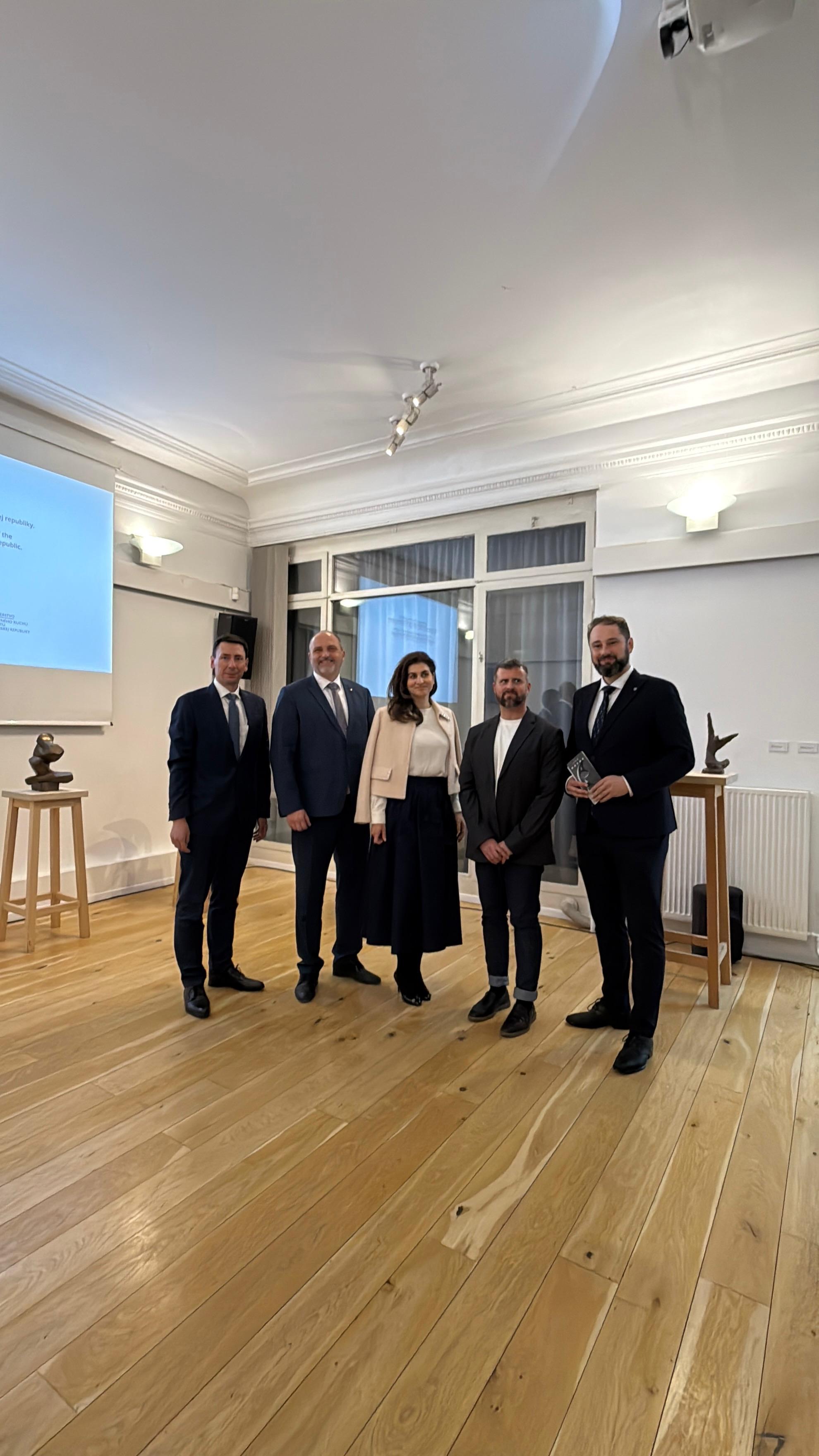 c3595b24-d731-4d59-afcd-9e68f57d52f5